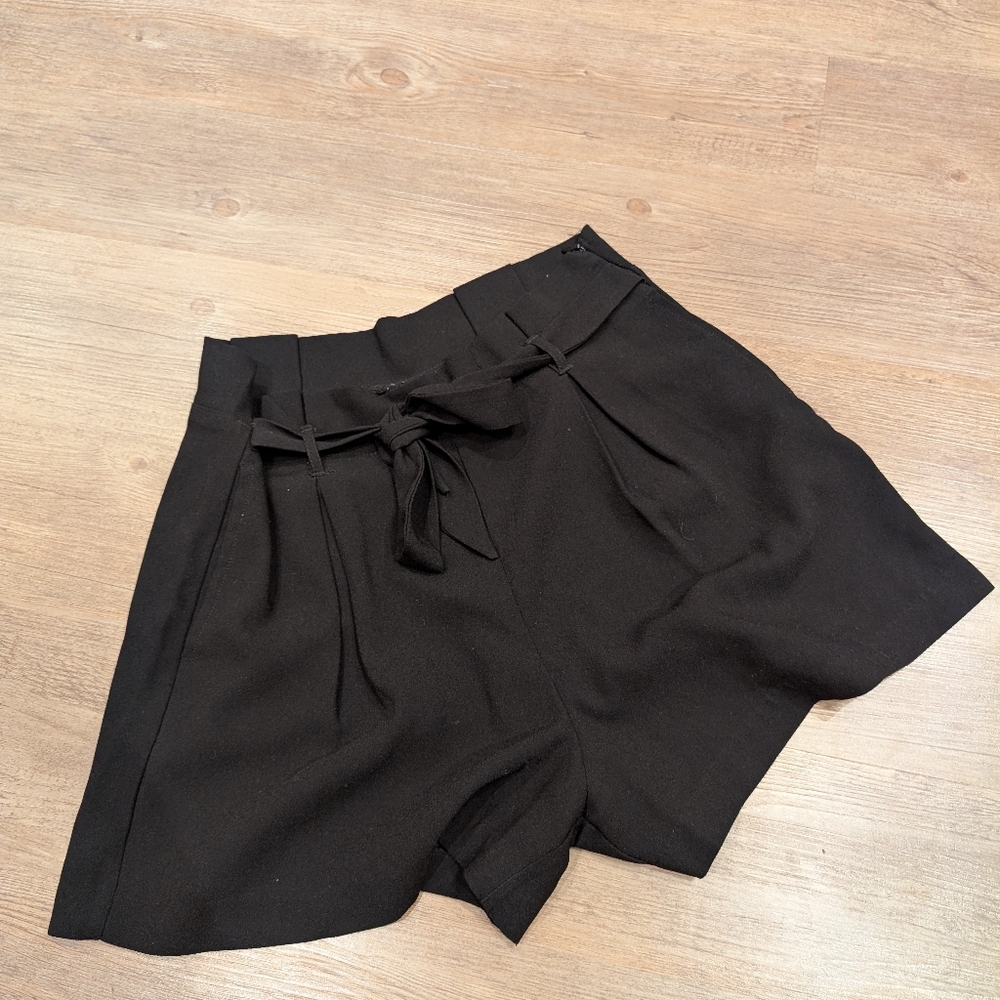 Stradivarius Black High Waisted Dress Shorts - Picture 4 of 10